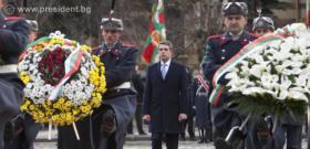 Президентът Плевнелиев присъства на Богоявление на ритуала по освещаването на бойните знамена и знамената светини на Българската армия. Държавният глава прие почетния караул и положи венец пред Паметника на Незнайния воин в столицата.