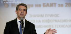 Президентът Росен Плевнелиев връчи на ръководителите на националния отбор по информатика за ученици специалната награда на БАИТ за 2012 г. за принос в развитието на информационните и комуникационните технологии