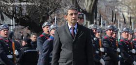 Президентът Росен Плевнелиев участва в тържествената церемония по издигането на националния флаг на Паметника на Незнайния воин по случай националния празник 3 март