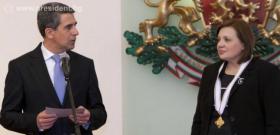 Президентът Росен Плевнелиев удостои с орден “Мадарски конник” I степен посланика на Арабска република Египет Олфат Фарах по повод окончателното й отпътуване от страната.