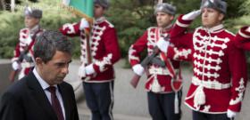 Президентът и върховен главнокомандващ Росен Плевнелиев прие традиционния военен парад в София по повод Деня на храбростта и празника на Българската армия.