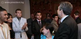 Президентът Плевнелиев бе домакин на традиционния абитуриентски бал за деца в неравностойно положение, който се провежда в рамките на инициативата под егидата на държавния глава „Подкрепи една мечта“ за втора поредна година.