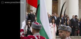 Президентът Росен Плевнелиев присъства на тържествена церемония по издигане на националния флаг в Деня на народните будители.