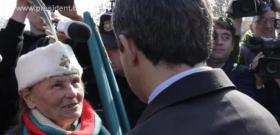 Президентът и върховен главнокомандващ на Въоръжените сили Росен Плевнелиев присъства на панихидата за Архангелова задушница във военния Мавзолей-костница на Централните софийски гробища.