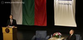 Президентът Росен Плевнелиев изнесе пред студентите от Американския университет в България лекция на тема „По-добро бъдеще: кой трябва да поеме инициативата?“