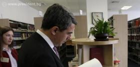 Президентът Росен Плевнелиев изнесе пред студентите от Американския университет в България лекция на тема „По-добро бъдеще: кой трябва да поеме инициативата?“