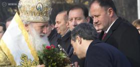 Президентът и върховен главнокомандващ на Въоръжените сили Росен Плевнелиев  присъства на традиционния Богоявленски водосвет на бойните знамена, флаговете и знамената-светини на Българската армия пред паметника на Незнайния воин в София.