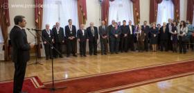 Президентът Росен Плевнелиев връчи висши държавни отличия на изявени дейци в областта на физическото възпитание и спорта.