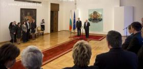 Президентът Росен Плевнелиев връчи висши държавни отличия на изявени дейци в областта на физическото възпитание и спорта.