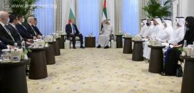 Българският държавен глава Румен Радев проведе среща с президента на Обединените арабски емирства и владетел на Абу Даби Н.В. Шейх Мохамед бин Зайед Ал Нахаян. Снимка: UAE Presidential Court 