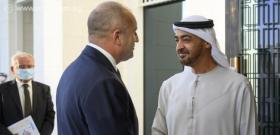Българският държавен глава Румен Радев проведе среща с президента на Обединените арабски емирства и владетел на Абу Даби Н.В. Шейх Мохамед бин Зайед Ал Нахаян. Снимка: UAE Presidential Court