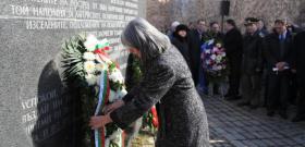 Вицепрезидентът Маргарита Попова се поклони пред Мемориала на жертвите на комунистическия режим