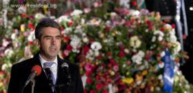 Президентът Росен Плевнелиев участва във възпоменателната церемония по повод 140 години от гибелта на Васил Левски пред Паметника на Апостола в София.