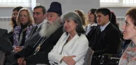 Вицепрезидентът Маргарита Попова се срещна в Ловеч с директори на езикови училища от страната.