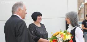 В Сливен вицепрезидентът беше посрещната от кмета на града и от директора на Регионалната библиотека.