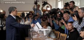 Президентът Росен Плевнелиев упражни правото си на глас на предсрочния парламентарен вот за избор на 42-ро Народно събрание.