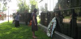 21 май 2013 г., Свиленград. Вицепрезидентът Маргарита Попова поднесе венец пред мемориала „Одринци“.