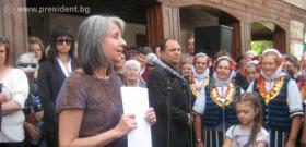 21 май 2013 г., Одрин. Вицепрезидентът Маргарита Попова присъства на празничния водосвет и освещаването на камбаната на българския православен храм „Св. Св. Константин и Елена“ в Одрин.