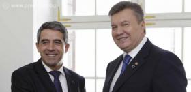 В Братислава президентът Росен Плевнелиев разговаря с украинския президент Виктор Янукович.