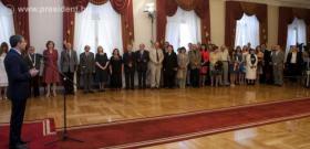 Президентът Росен Плевнелиев удостои с висши държавни отличия изявени дейци в областта на образованието и науката, културата и изкуствата.