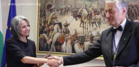 Вицепрезидентът Маргарита Попова подписа споразумения за сътрудничество в областта на закрилата на чужденци с председателите на Българския червен кръст и на Държавната агенция за бежанците при МС.