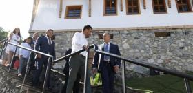 В Брестовица президентът  присъства на възстановката на укриването на Васил Левски във „Влаховата къща“ и откри барелеф на Апостола на свободата във възрожденската сграда
