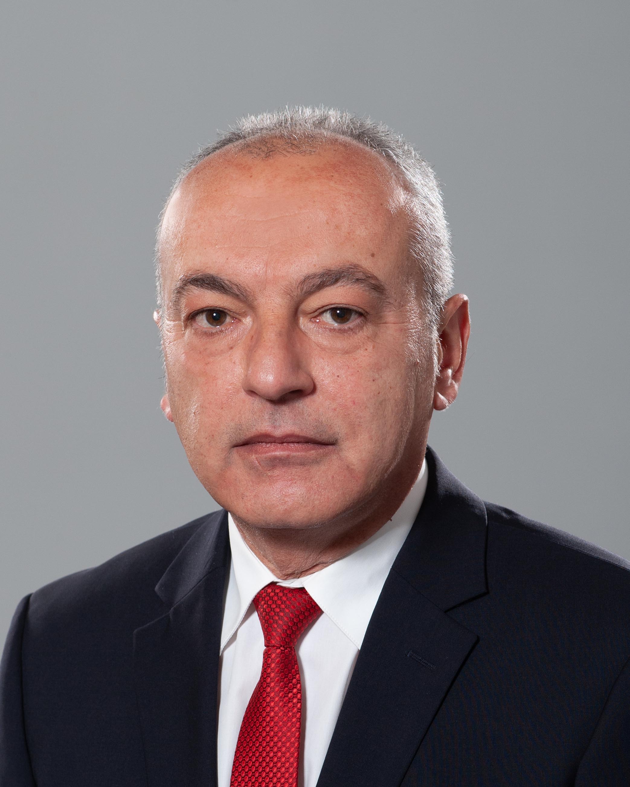 Гълъб Спасов Донев - служебен заместник министър-председател по  икономическите и социалните политики и служебен министър на труда и  социалната политика - Президент на Република България
