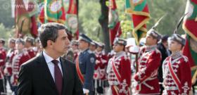 Президентът и върховен главнокомандващ Росен Плевнелиев прие традиционния военен парад в София по повод Деня на храбростта и празника на Българската армия.