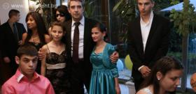 Президентът Плевнелиев бе домакин на традиционния абитуриентски бал за деца в неравностойно положение, който се провежда в рамките на инициативата под егидата на държавния глава „Подкрепи една мечта“ за втора поредна година.