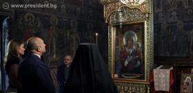 Президентът Румен Радев и съпругата му Десислава Радева посетиха Роженския манастир „Рождество Богородично“