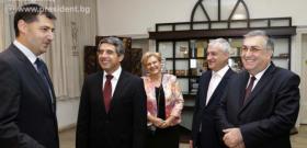 Президентът Росен Плевнелиев участва в тържествената заря-проверка в Пловдив по случай 129-годишнината от Съединението на Княжество България и Източна Румелия.