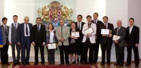 4 октомври 2012 г. На тържествена церемония в Гербовата зала на “Дондуков” 2, президентът Росен Плевнелиев връчи наградата “Джон Атанасов” за насърчаване на постиженията на млади български изследователи в сферите на информационните и комуникационни технол